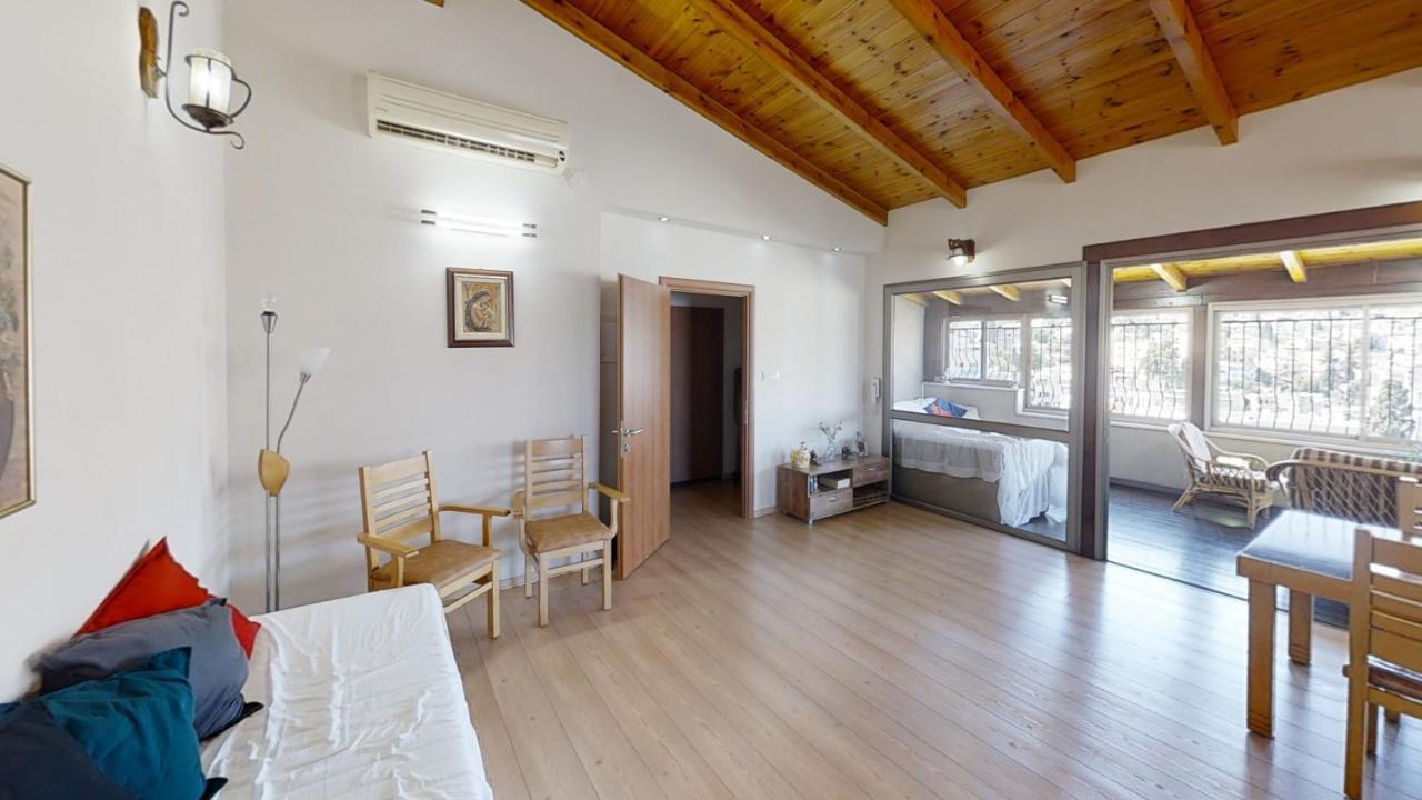 Cozy Wood Apartment With Great View To Назарет Екстериор снимка
